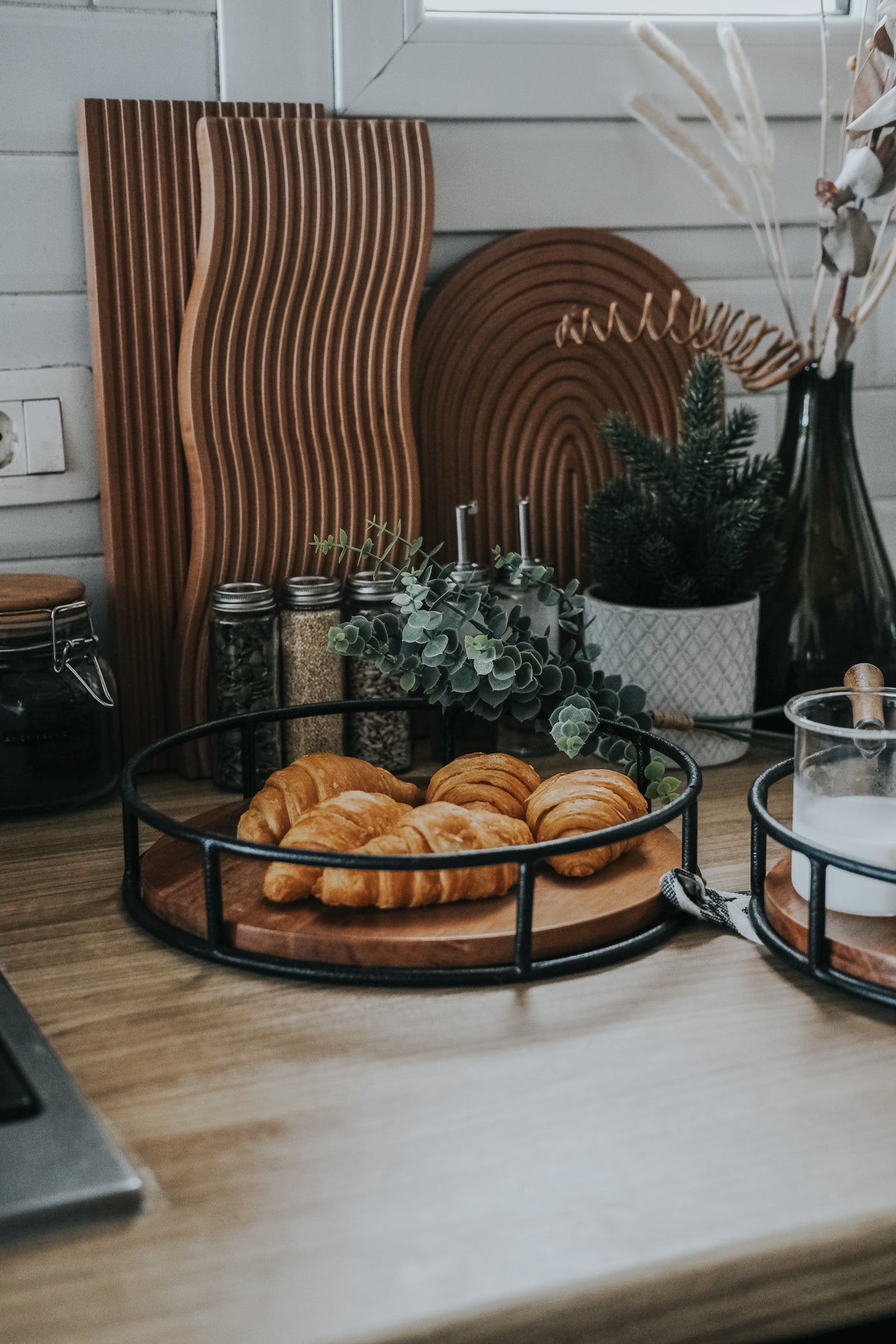 Artisan Bordered Round Trays