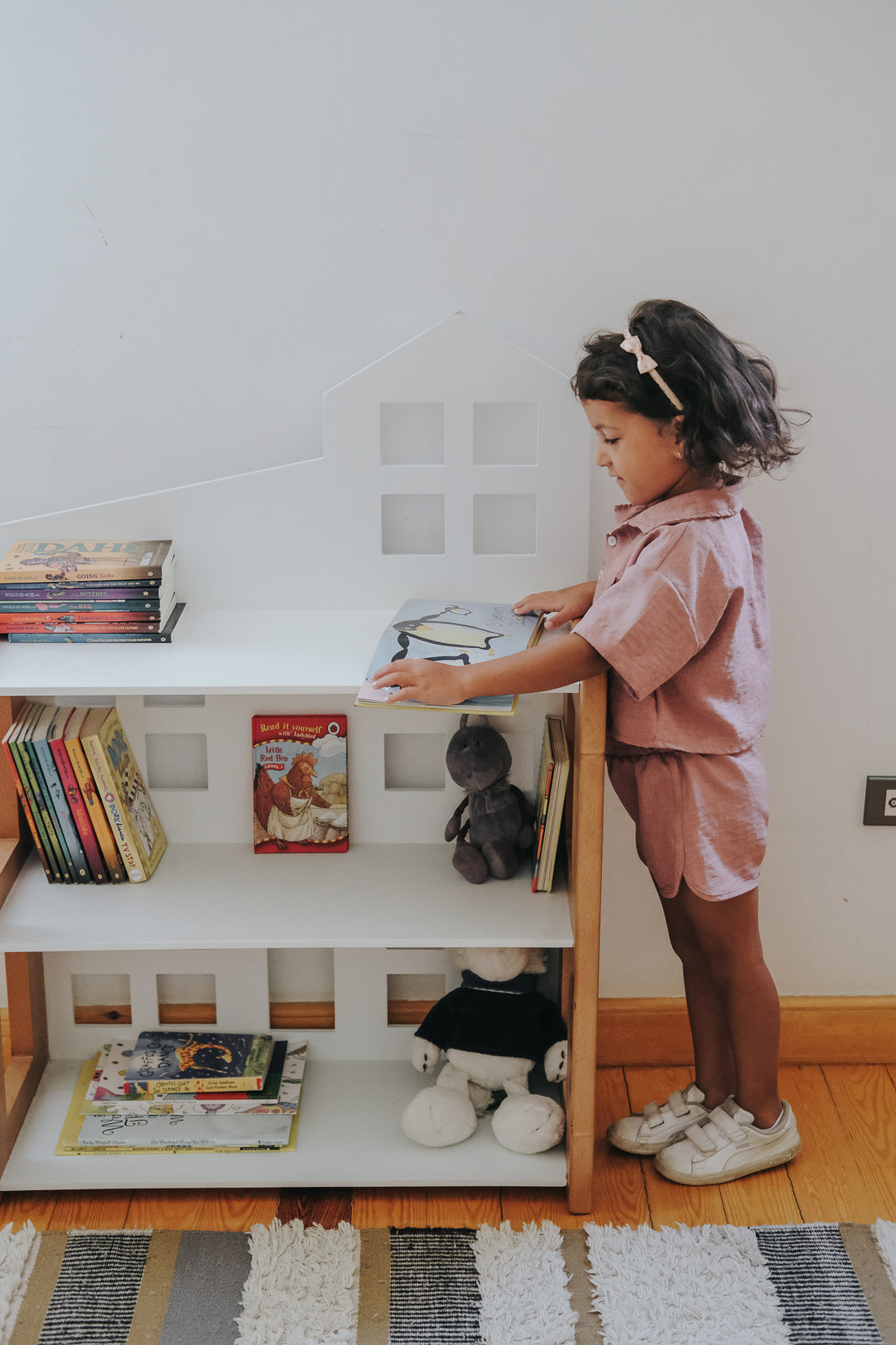 StoryHouse Bookshelf